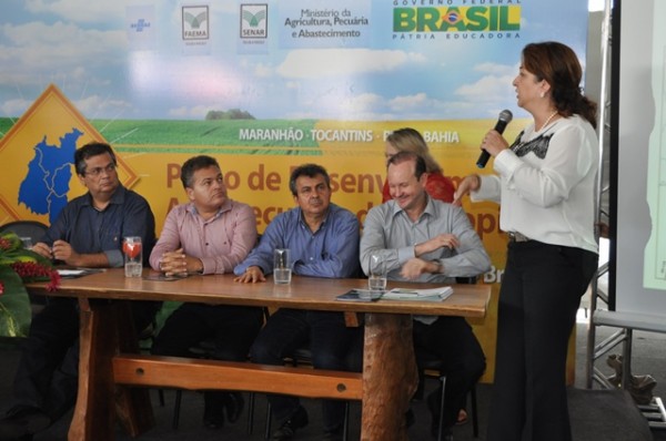 Ministra Kátia Abreu lança oficialmente o Matopiba, observada pelo Governador Flávio Dino, pelo prefeito de Balsas, Luiz Rocha Jr. e pelo presidente da Faema, José Hilton Coelho.