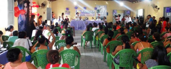 A coordenadora de FPR e PS do Senar, Yolanda Gomes, abre o evento em Vitorino Freire na presença de centenas de mulheres rurais, presidentes de sindicatos e outras autoridades.