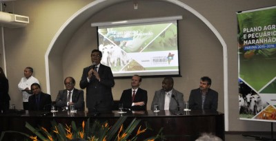 José Hilton Coelho de Sousa integra a mesa durante o lançamento do Plano Agrícola e Pecuário 2015-2016, no Palácio dos Leões.