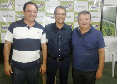 Raimundo Coelho, com o secretário adjunto da Sagrima, Edjailson Sousa e com o presidente do Sinrural, Renato Pereira, na Expoimp 2015.