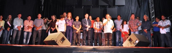 Raimundo Coelho, (Faema) e Luiz Figueiredo, (Senar), são homenageados durante abertura da 20ª Expofran.