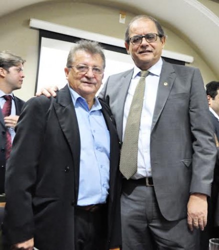 Raimundo Coelho, da Faema com o presidente da Assembléia Legislativa, Humberto Coutinho, durante lançamento da Agritec, no Palácio dos Leões.