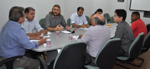 Raimundo Coelho da Faema conduz reunião com Sepaq e Codevasf na sede do Senar
