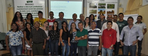Turma de colaboradores, técnicos da RF e representantes do sistema Faema/Senar.