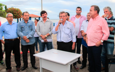 Equipe do Senar, liderada pelo presidente da Faema, Raimundo Coelho, assinam TCT com prefeito de Ribamar na presença de produtores rurais.