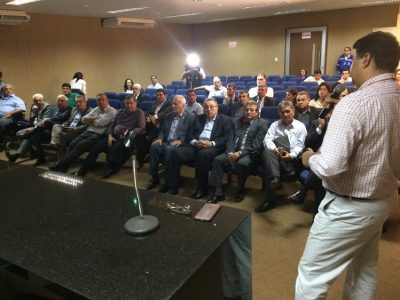 João Martins, da CNA e sua comitiva durante palestra na sede da EMAP.