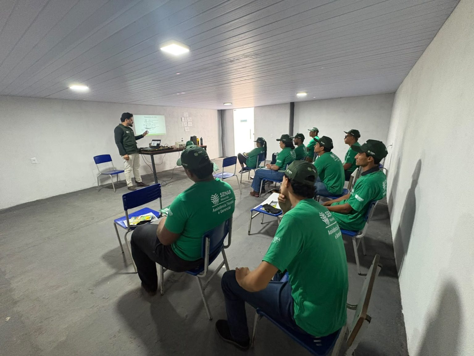 Participantes acompanham atividades práticas dos cursos de Formação Profissional Rural oferecidos pelo Sistema Faema/Senar durante a Expofran, em Porto Franco.